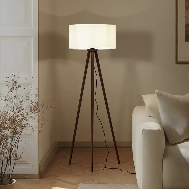 Bestel Nu Lindby vloerlamp Charlia, wit, walnotenhout, hoogte 150 cm