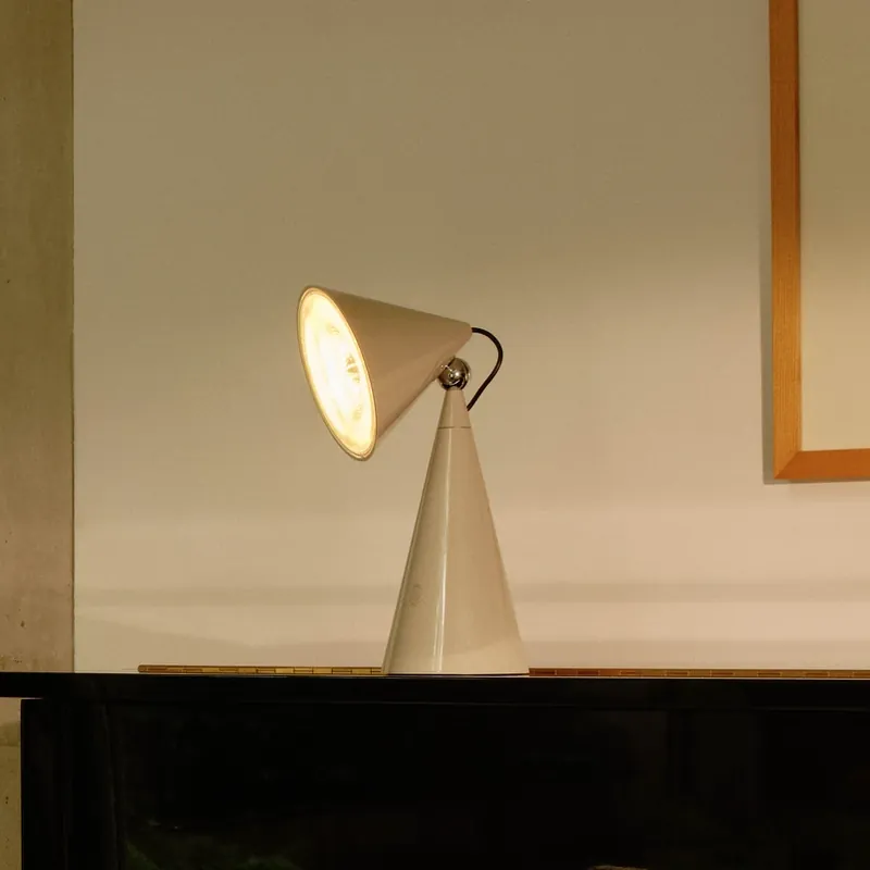 Korting Tom Dixon LED tafellamp Pose Task Light, lichtgrijs, 41 cm