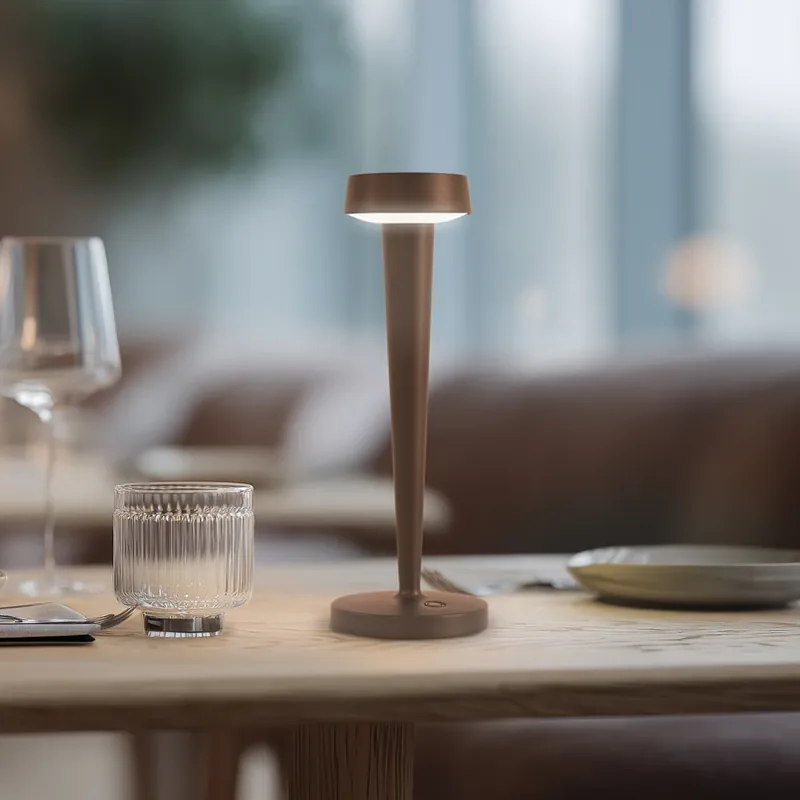 Nu Kopen Lucande LED-batterijkaarsenhouder Lea, vaas, donkerbruin, 28 cm