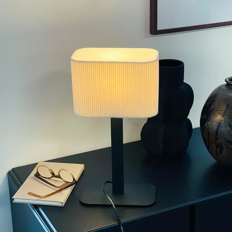 Dyberg Larsen tafellamp Calix, naturel wit, hoogte 39 cm Rechtstreeks Van De Fabrikant