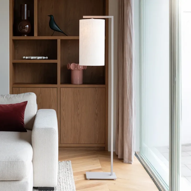 IT‘S ABOUT ROMI vloerlamp Boston, Ø 25 cm, wit/zandkleurig Dagaanbieding