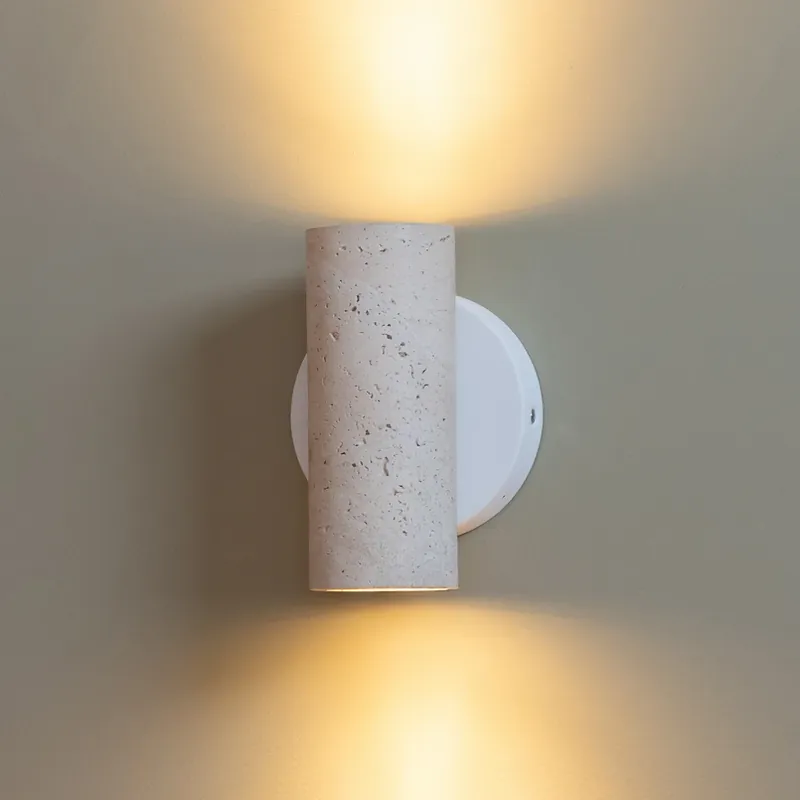 Betaalbaar IT‘S ABOUT ROMI wandlamp Tivoli, wit, travertin, stekker