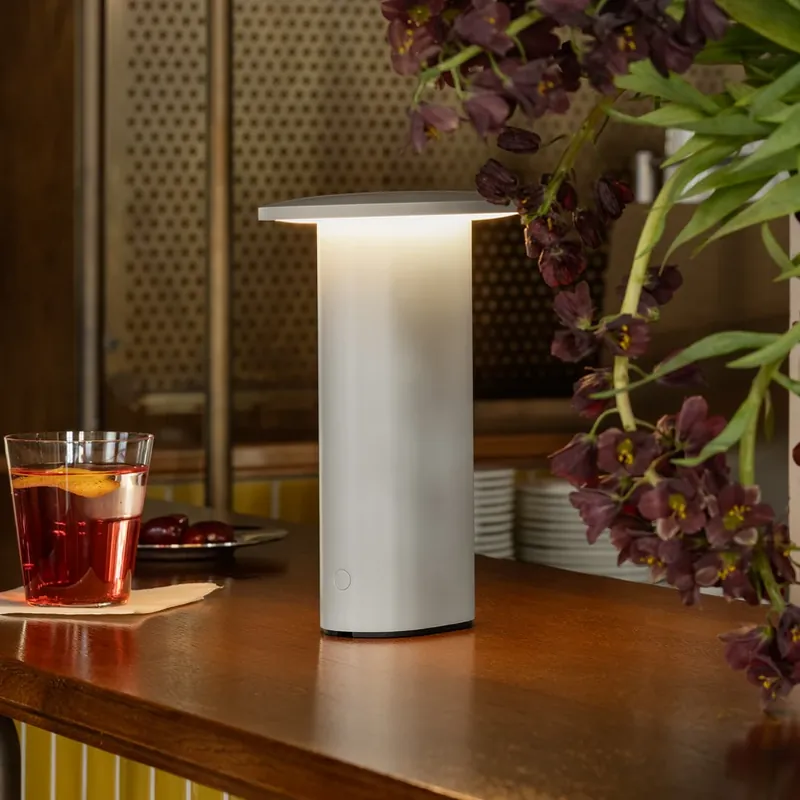 Exclusieve Aanbieding Fritz Hansen LED tafellamp op accu Solae, grijs, aluminium, IP44