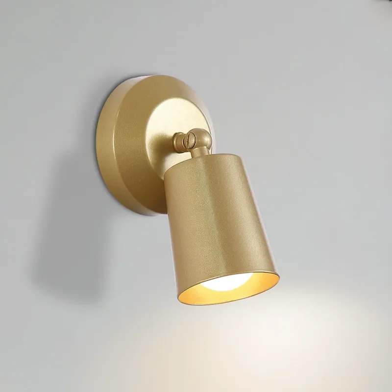Direct Beschikbaar LED wandlamp op batterijen CONE, goudkleurig, breedte 10 cm, metaal