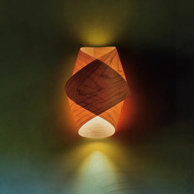 LZF wandlamp Orbit, kersenhoutkleurig, breedte 19 cm, hout Actieprijs