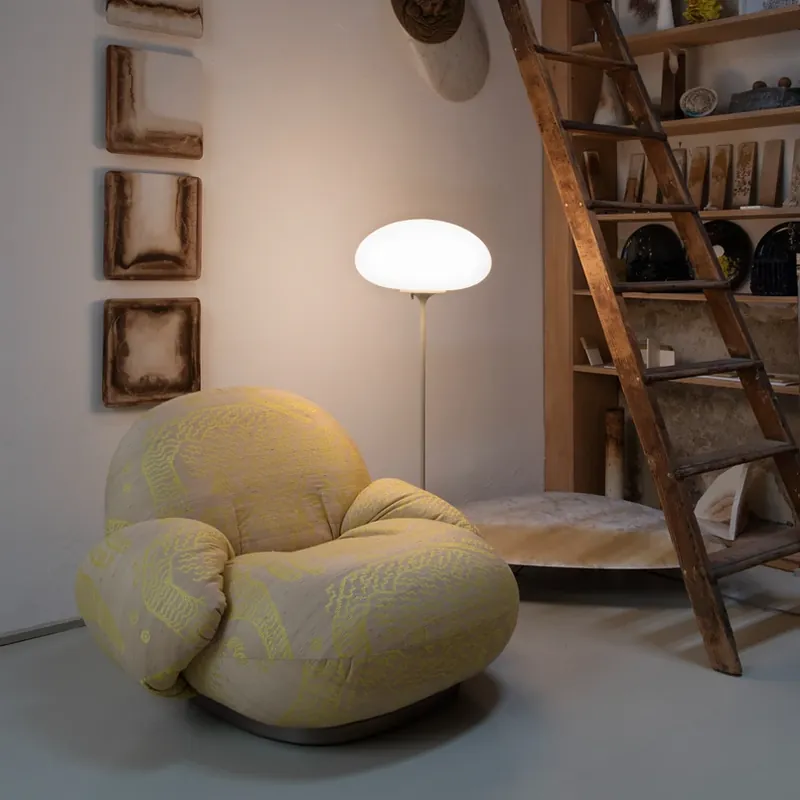 Gubi vloerlamp Stemlite, kiezelgrijs, hoogte 110 cm, dimbaar Speciale Aanbieding