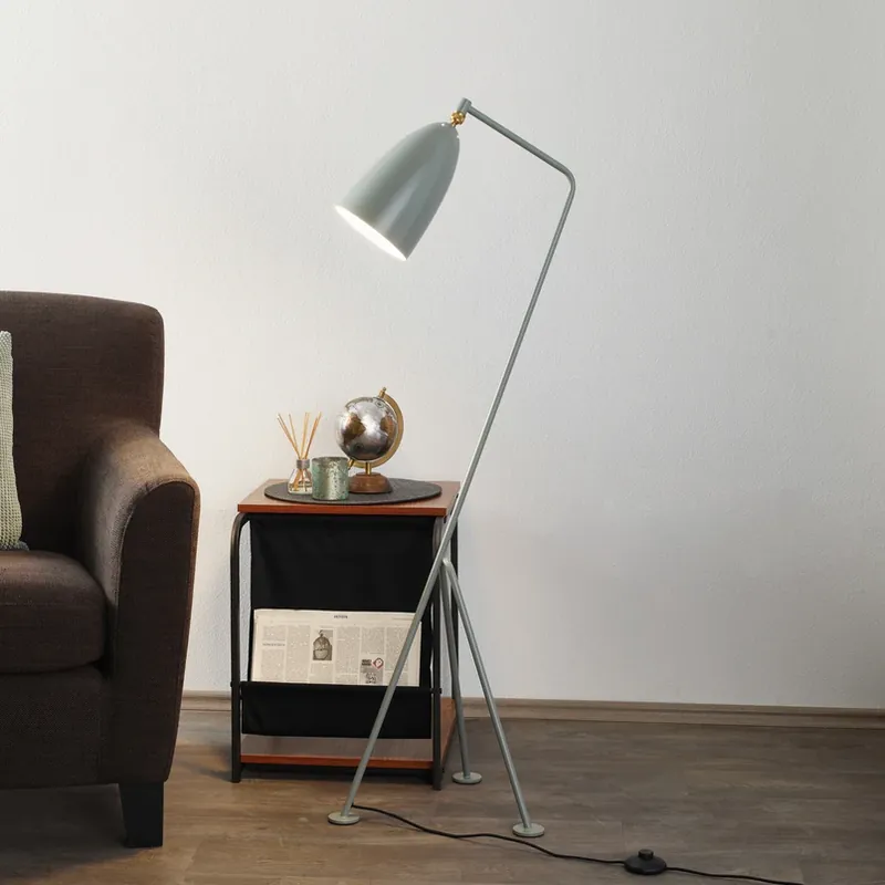 Gubi Gräshoppa driepoot vloerlamp, blauw-grijs Shop Nu