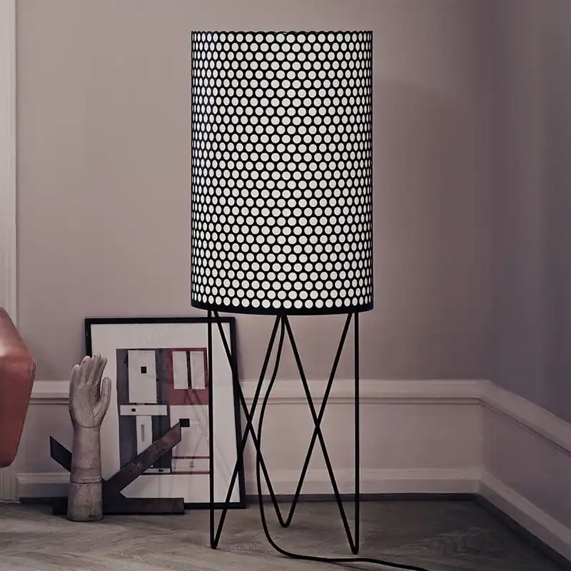 Gratis Retour GUBI Pedrera PD2 vloerlamp met dimmer, zwart