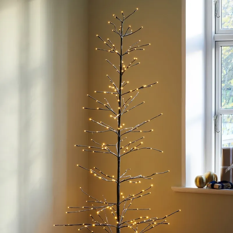Dagaanbieding LED boom Isaac hoogte 210cm bruin, wit besneeuwd