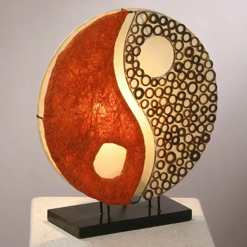 Seizoensaanbieding Ying Yang tafellamp op houten voet 33 cm