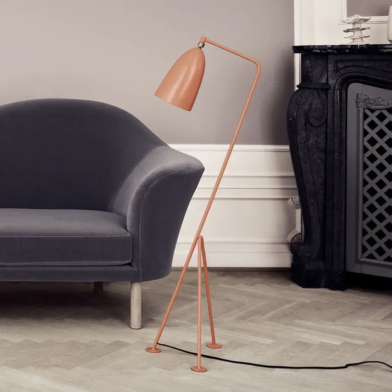 Gubi Gräshoppa driepoot vloerlamp, vintage rood Hete Deal
