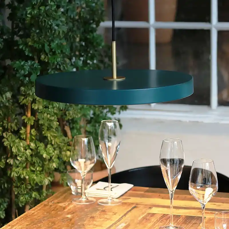 Merkproduct UMAGE LED hanglamp Asteria Medium, groen/messing, Ø 43 cm