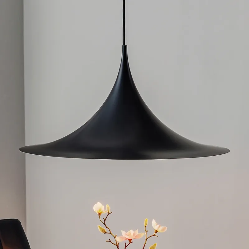 Gubi Hanglamp Semi, Ø 60 cm, zwart Favoriet