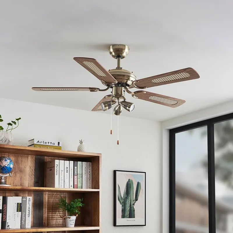 Aanbieding Lindby plafondventilator met verlichting Anariki, stil, messing